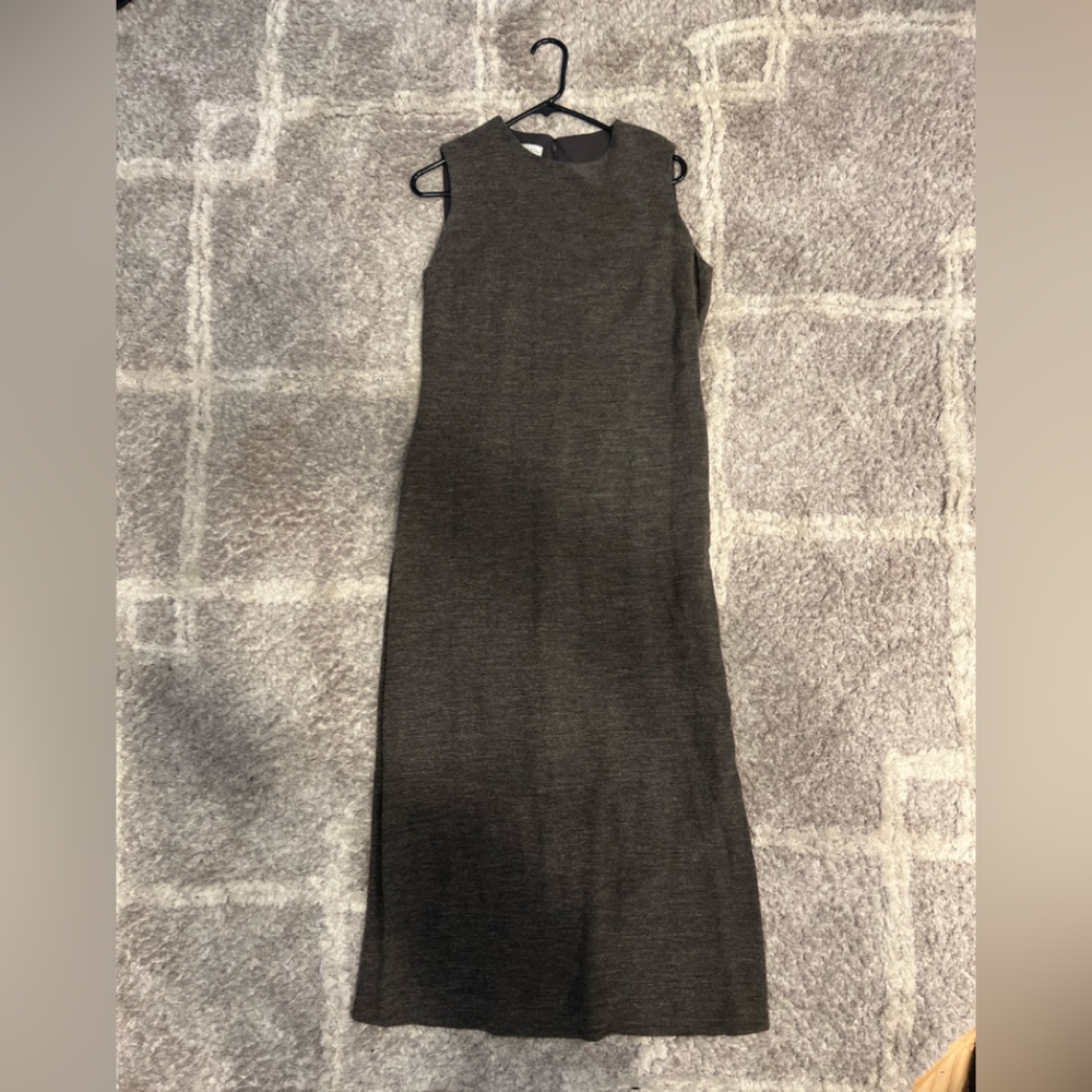 Anne Klein petite, long sleeveless dress. Size 10 Built in lining to knee.